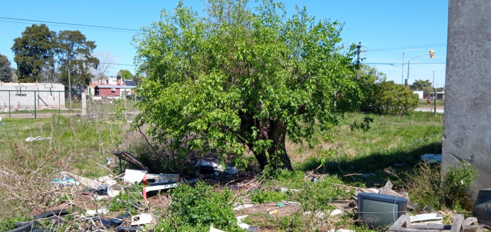 Galpon 200M2 cubiertos sobre Naval y Lote sobre calle 72 