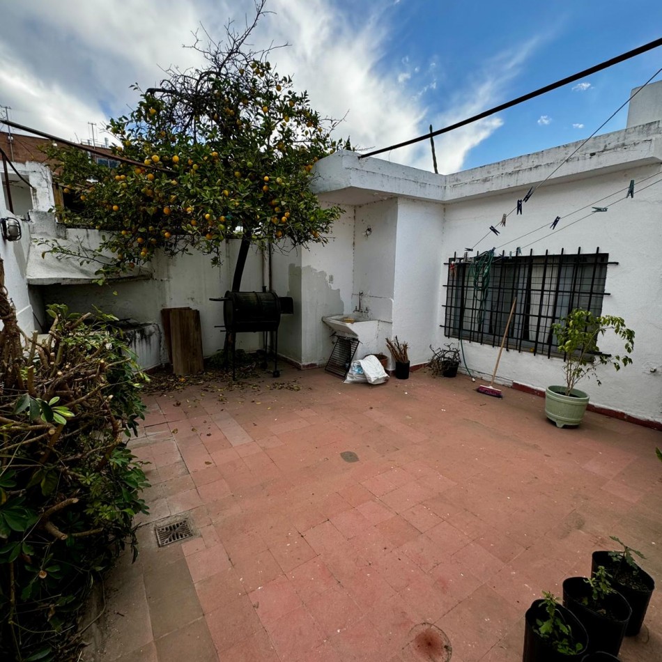 VENDO CASA TRES DORMITORIOS BARRIO QUINTA SANTA ANA