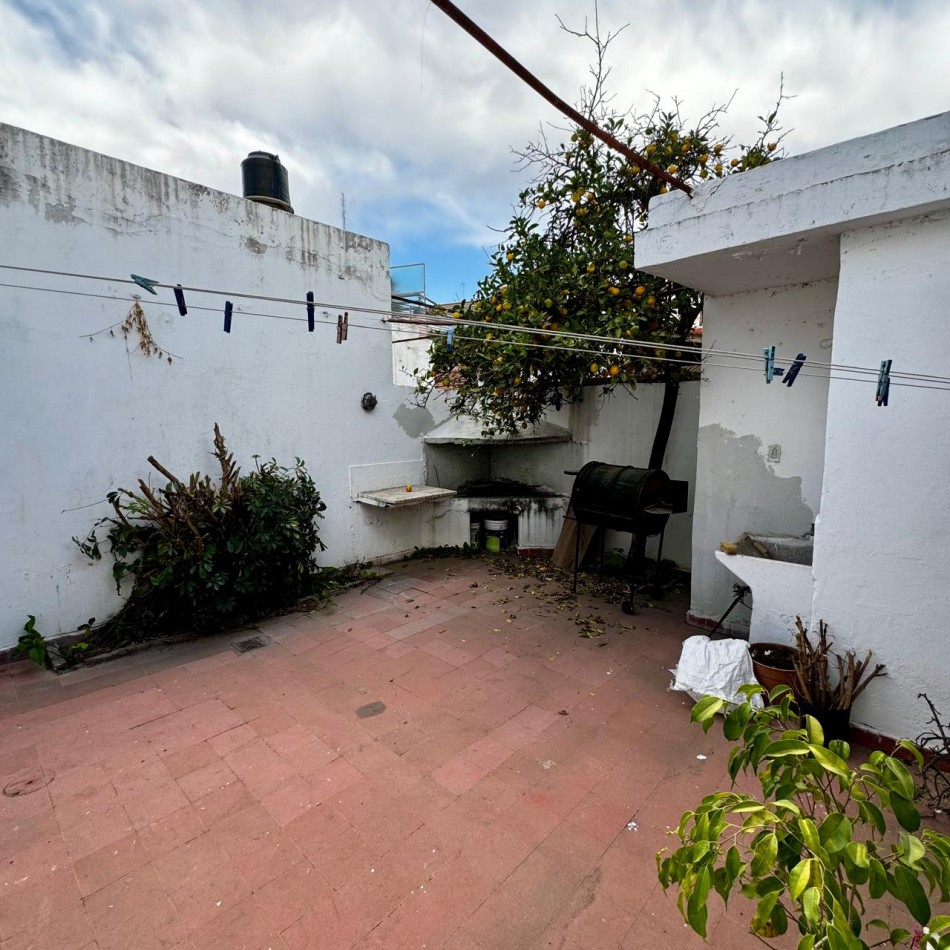 VENDO CASA TRES DORMITORIOS BARRIO QUINTA SANTA ANA