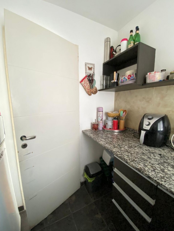 VENDO DEPARTAMENTO DE UN DORMITORIO Y UN ESCRITORIO. - Barrio Guemes