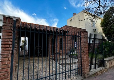 VENDO CASA TRES DORMITORIOS BARRIO QUINTA SANTA ANA