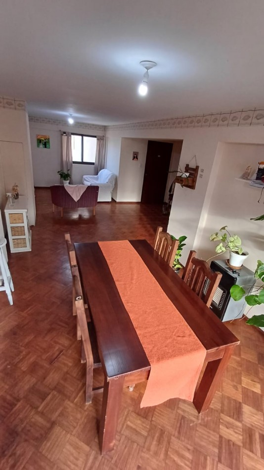 Se Vende departamento 3 dormitorios con cochera. Microcentro. Rio Cuarto, Cba.