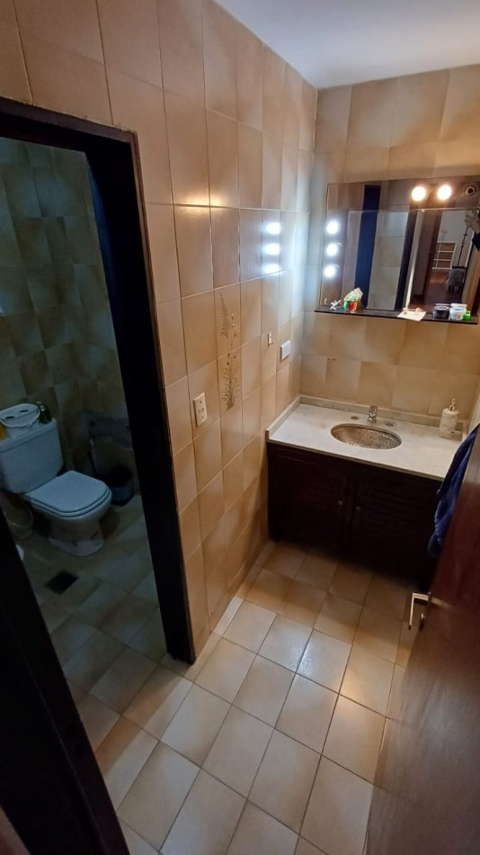 Se Vende departamento 3 dormitorios con cochera. Microcentro. Rio Cuarto, Cba.