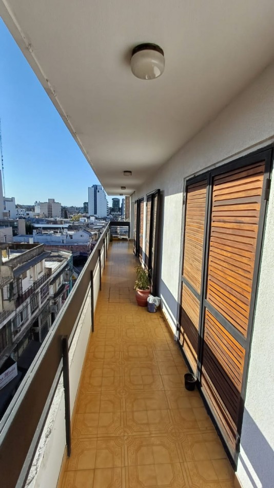 Se Vende departamento 3 dormitorios con cochera. Microcentro. Rio Cuarto, Cba.