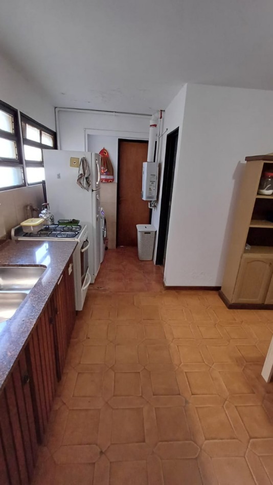 Se Vende departamento 3 dormitorios con cochera. Microcentro. Rio Cuarto, Cba.