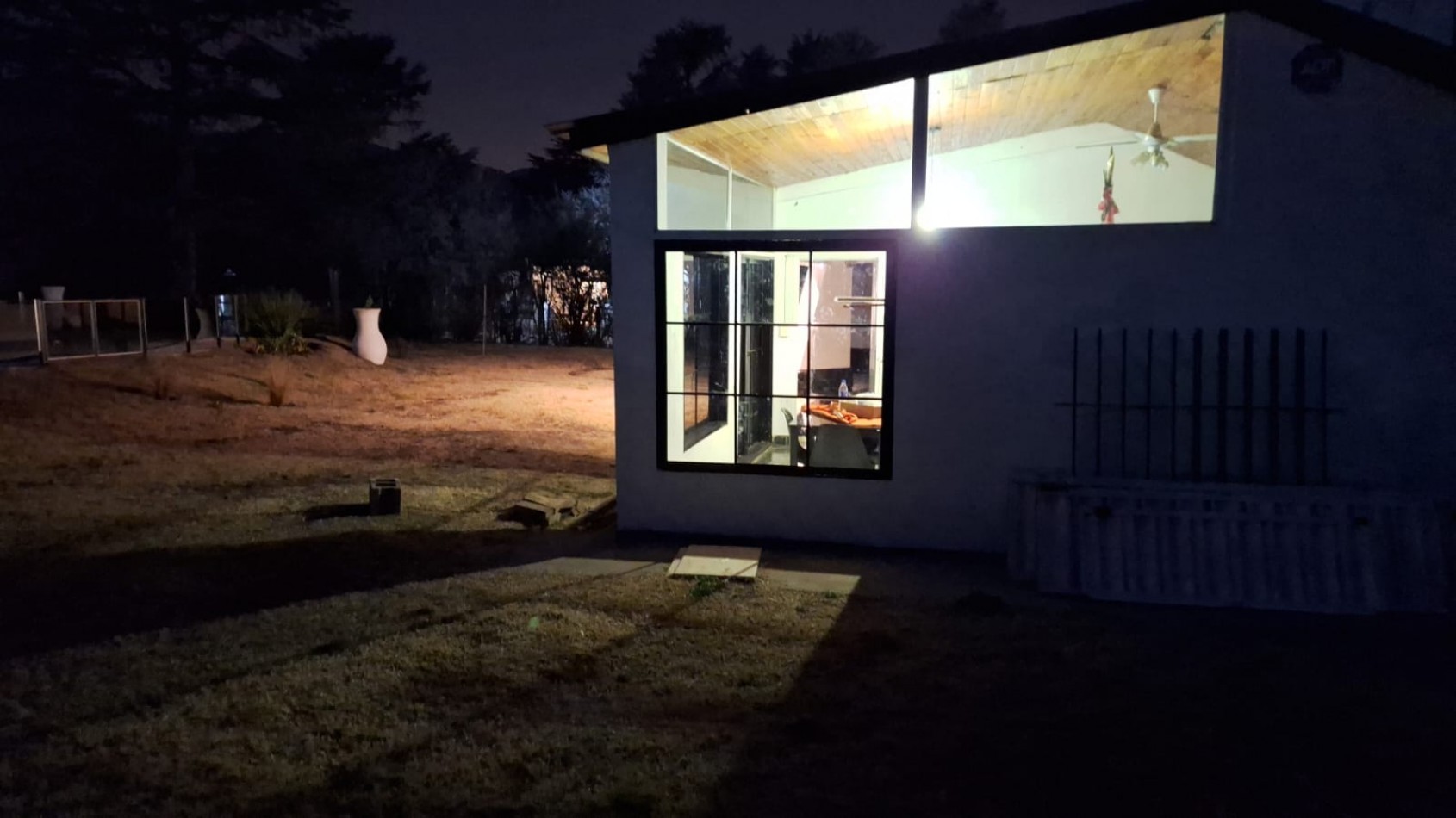 Te ofrecemos a la Venta una casa de 160m² cubiertos sobre un amplio terreno de 2200m².